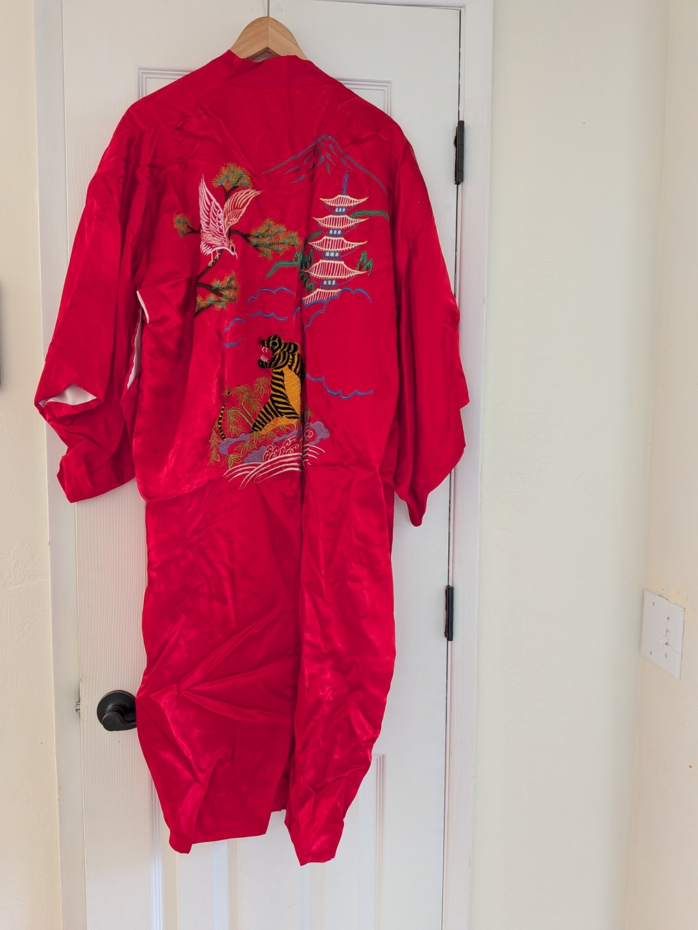 Vintage Women's Red Chinese Embroidered Silk Robe Kimono Sleeve One Size